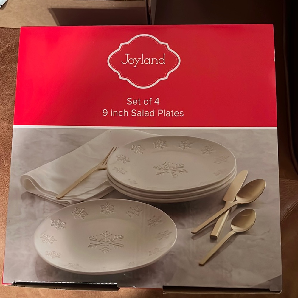 New in box. Holiday 4 in salad plates white